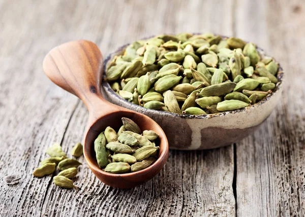 Fagioli Cardamomo Tavola Legno — Foto Stock