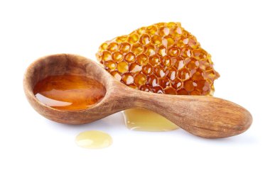 Tahta kaşıkta ballı bal peteği 