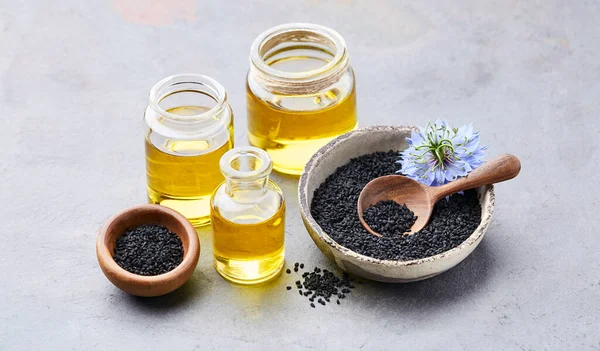 Semillas Comino Negro Con Flor Nigella Sativa Aceite Sobre Fondo —  Fotos de Stock