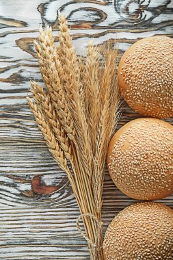 Antika ahşap yüzey kulaklara Çavdar ekmek grup