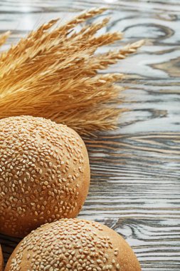 Antika ahşap yüzey kulaklara Çavdar ekmek grup