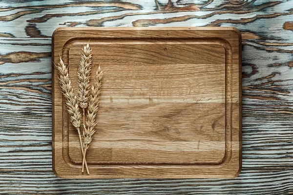 Doğrama Kurulu çavdar kulaklara ahşap yüzey