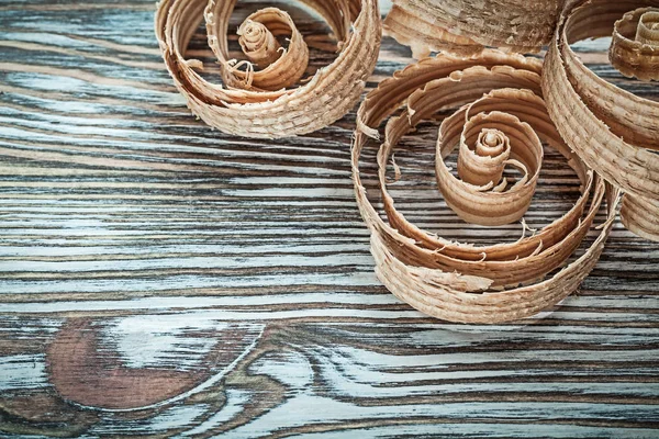 Купа планувальних чипів на дерев'яній дошці — стокове фото