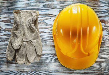 Antika ahşap tahta üzerinde Emanet eldiven zor şapka