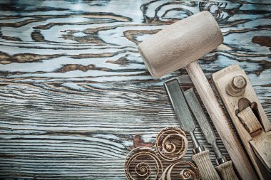 Cips ahşap tahta üzerinde planlama planer tahta çekiç keskiler