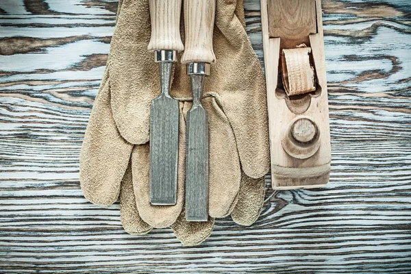 木の板に保護手袋フラット ノミ カンナ — ストック写真