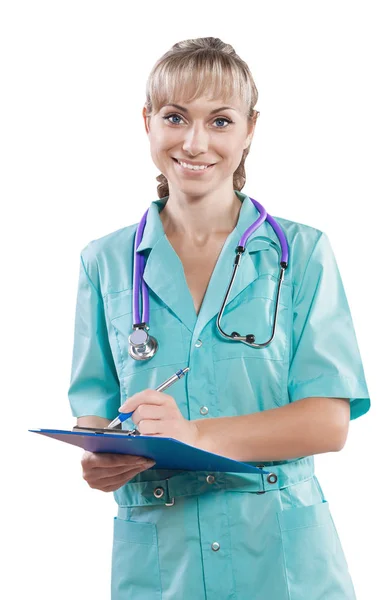 Médico feminino escrevendo na área de transferência olhando para câmera sorrindo iso — Fotografia de Stock