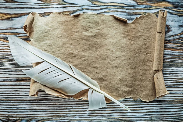 Урожай пергаменту на дерев'яній дошці — стокове фото