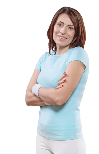 Uma bela mulher desportiva sorridente com braços cruzados olhando para ca — Fotografia de Stock