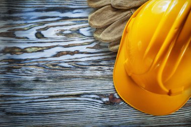 Kask vintage ahşap tahta üzerinde bina Emanet eldiven