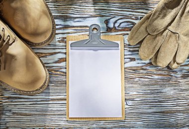 Emanet eldiven panosu ahşap tahta üzerinde çizme.