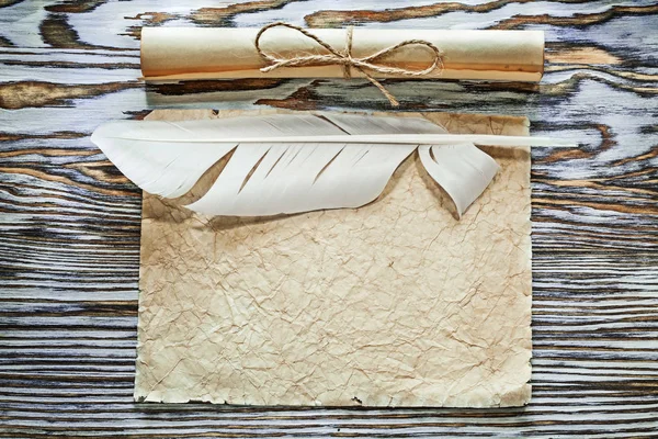 Vintage paper rolls crumpled document plume on wooden board — Stock Photo, Image