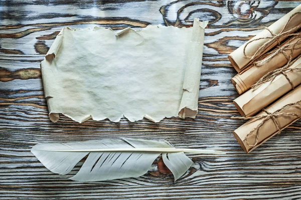 Vintage paper rolls blank document plume on wooden board — Stock Photo, Image