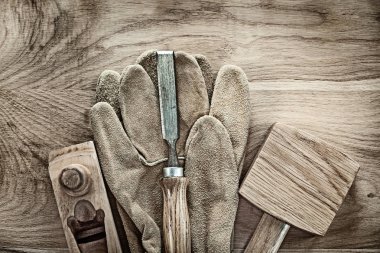 Ahşap tahta üzerinde doğramacılar araçlar kümesi 