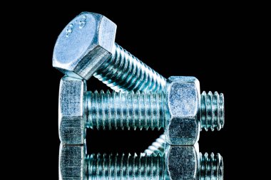 Paslanmaz somun cıvata ayrıntıları siyah arka plan üzerine