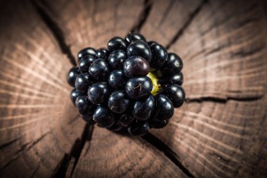 Antika ahşap tahta üzerinde BlackBerry