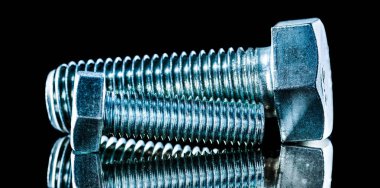 Siyah arka plan üzerine Paslanmaz screwbolts