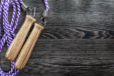 Yeni vintage ahşap tahta üzerinde ip atlama