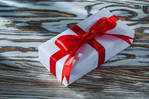 Red wrapped gift box on wooden background — Stock Photo, Image