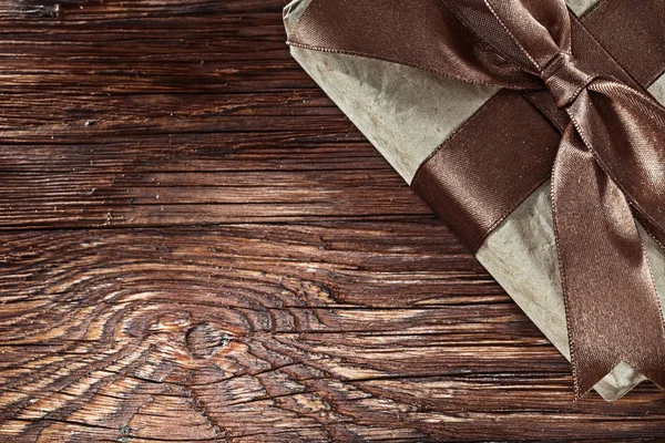 Brown Wrapped Present Box Vintage Board — Stock Photo, Image