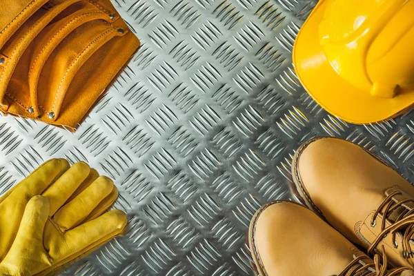 Säkerhet Handskar Boots Bygga Hjälm Toolbelt Räfflade Metall Textur — Stockfoto