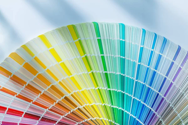 Beyaz Arka Plan Üzerinde Renkli Renk Paleti — Stok fotoğraf