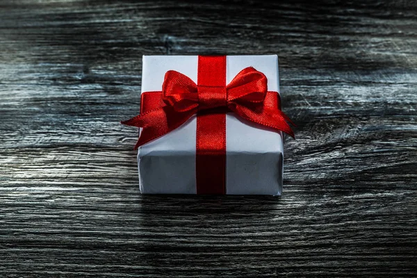 Verpackte Weiße Geschenkboxen Auf Holzbrett — Stockfoto