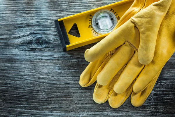 Beschermende Handschoenen Bouw Niveau Houten Bord — Stockfoto