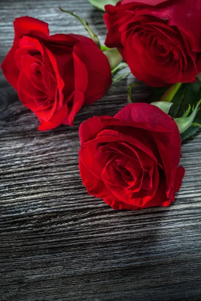 Букет Ароматних Червоних Троянд Дерев Яній Дошці — стокове фото