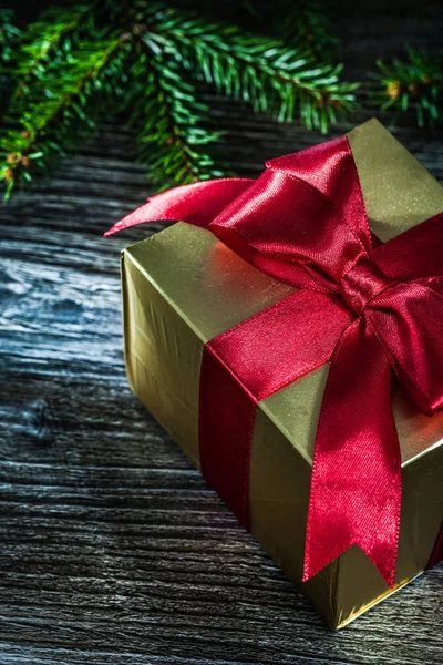 Caja Regalo Rama Pino Sobre Tabla Madera — Foto de Stock