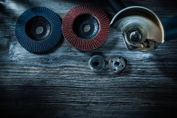 Hand Hoek Grinder Radiaal Polijsten Schijven Vintage Houten Bord — Stockfoto