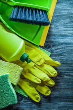 Ev temizlik nesnelerin vintage ahşap tahta üzerinde ayarla.