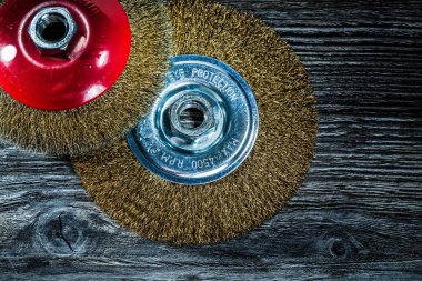 Tel tekerlek vintage ahşap tahta fırçaları.