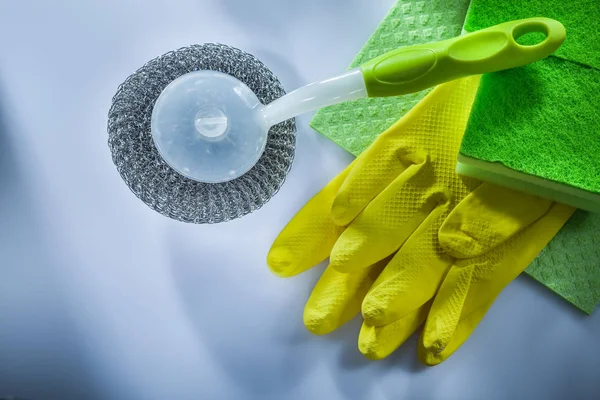 Nettoyage Des Gants Sécurité Éponge Brosse Métallique Sur Surface Blanche — Photo