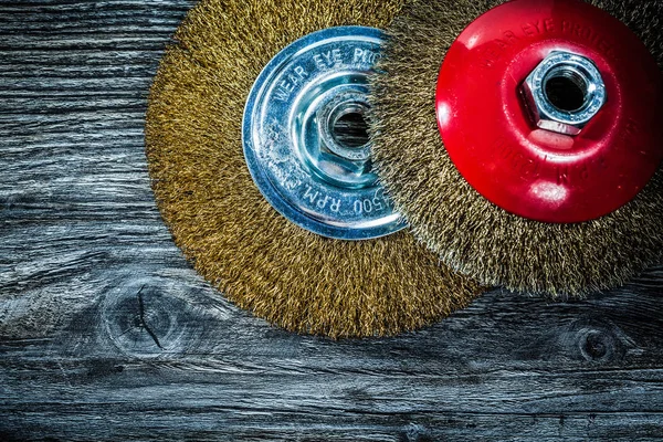 Cepillos Ruedas Latón Sobre Tabla Madera Vintage —  Fotos de Stock