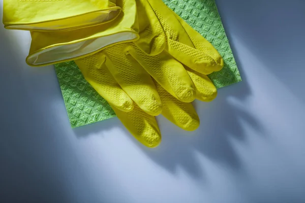 Waschlappen Schutzhandschuhe Auf Weißer Oberfläche — Stockfoto