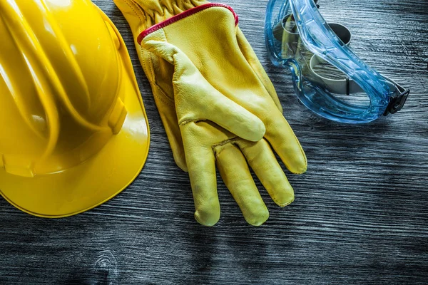 Schutzkappe Lederhandschuhe Brille Auf Vintage Holzbrett — Stockfoto