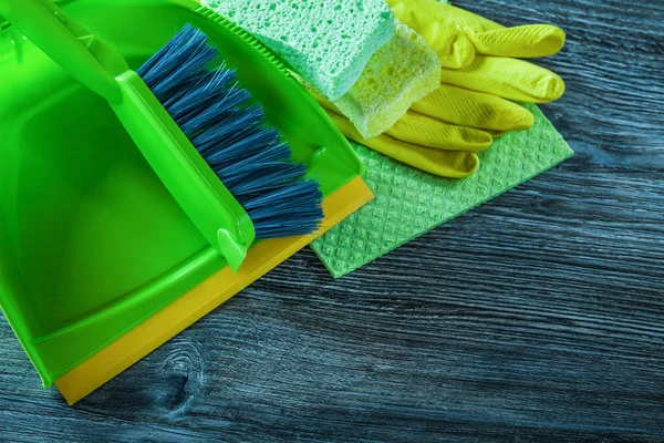 Dustpan Brush Sponges Protective Gloves Dishcloth Wooden Board — Stock Photo, Image