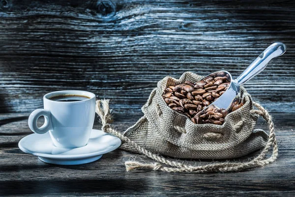 Kaffeesack Mit Bohnen Und Schaufel — Stockfoto