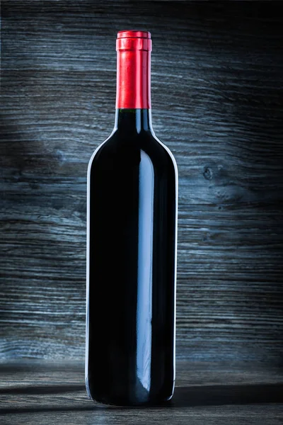 Flasche Rotwein Auf Holz Hintergrund — Stockfoto