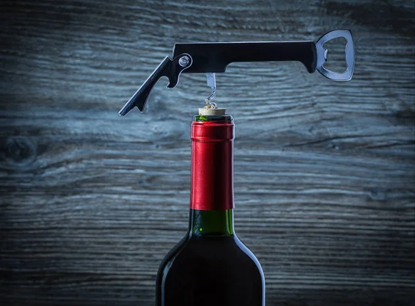 Korkenzieher Flasche Rotwein — Stockfoto