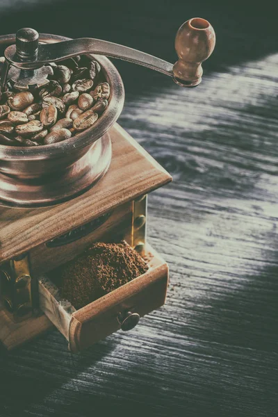 Kaffekvarnen Grödor Träskiva — Stockfoto