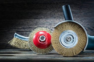 açı öğütücü ile aşındırıcı tel fırçalar ayarla