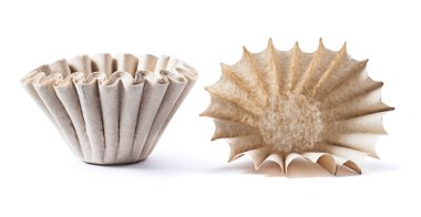 kahve kağıt filtreleri üzerinde beyaz izole