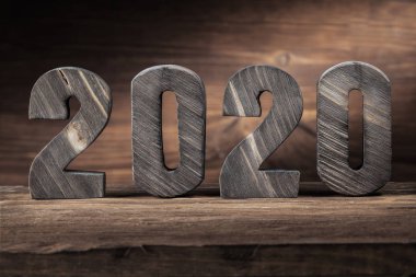 Ahşap arka plan üzerinde 2020 yeni yıl ahşap harfler