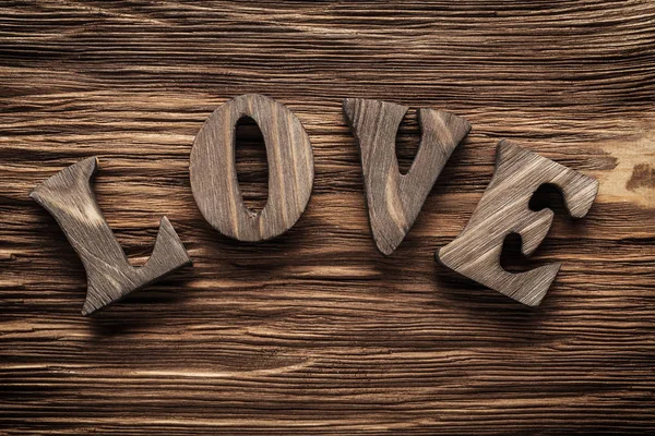 木製の背景にヴィンテージ木製の文字を愛する — ストック写真