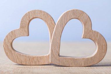 aşkın iki ahşap kalpleri simbol