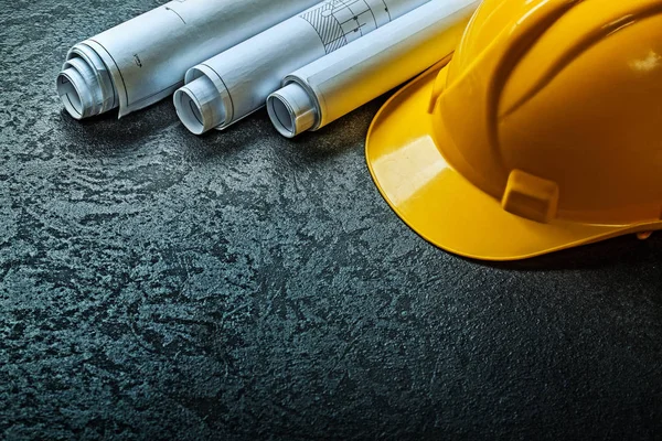 sarı kask ve üç haddelenmiş planları