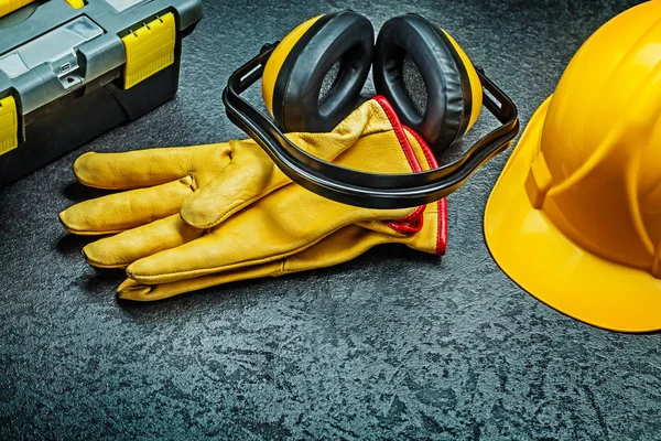 Auriculares y guantes de cuero amarillo caja de herramientas de casco —  Fotos de Stock