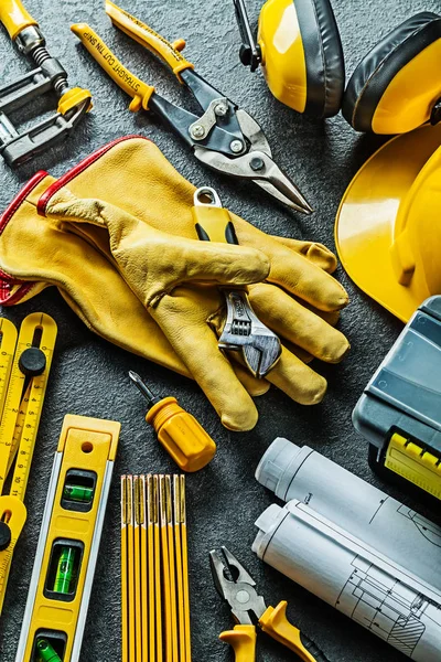 Versão vertical grande conjunto de ferramentas de construção com luvas em ce — Fotografia de Stock